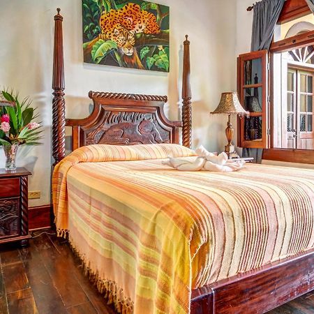 Mahogany Hall San Ignacio Ngoại thất bức ảnh