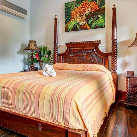 Mahogany Hall San Ignacio Ngoại thất bức ảnh
