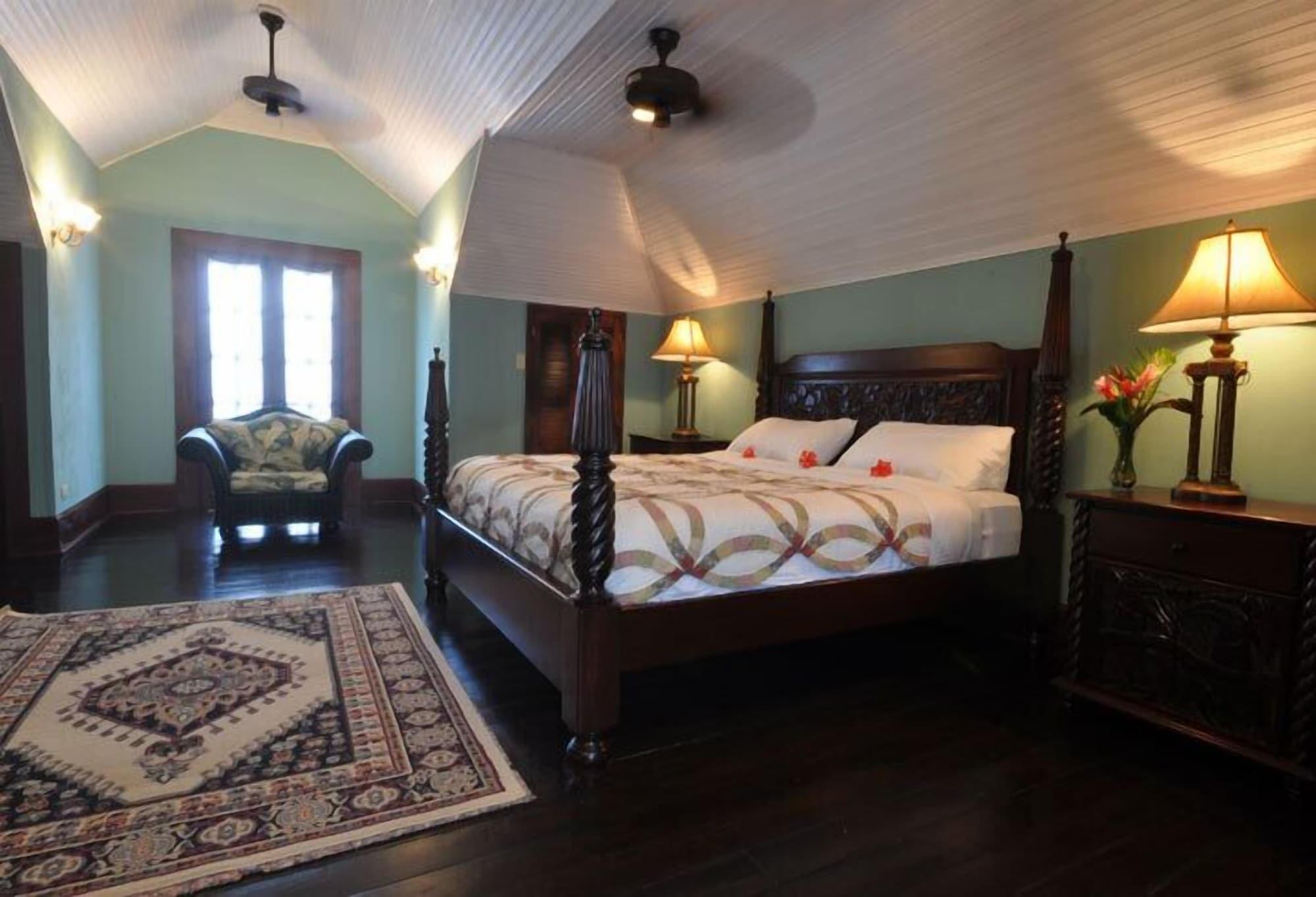 Mahogany Hall San Ignacio Ngoại thất bức ảnh