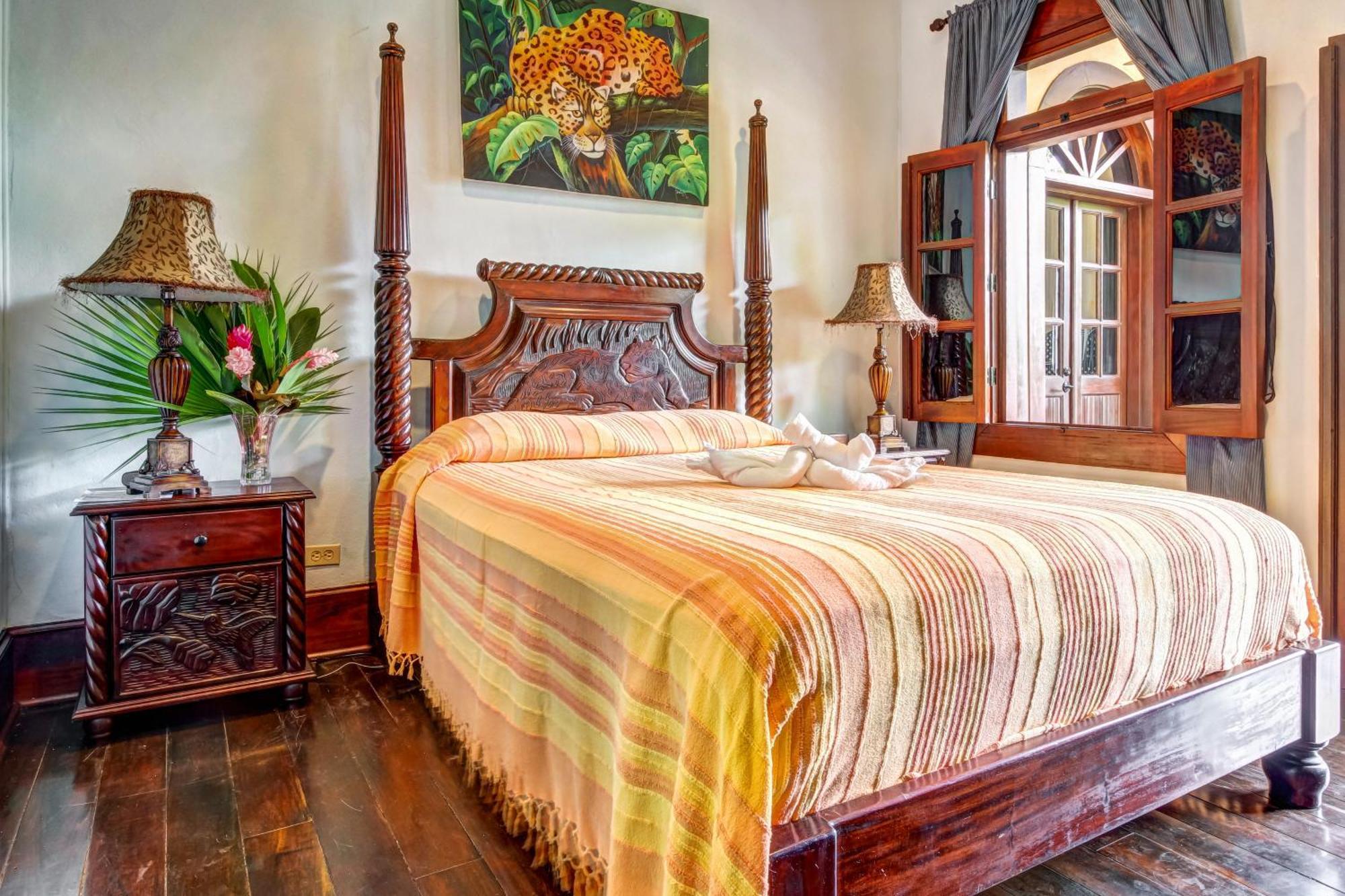 Mahogany Hall San Ignacio Ngoại thất bức ảnh