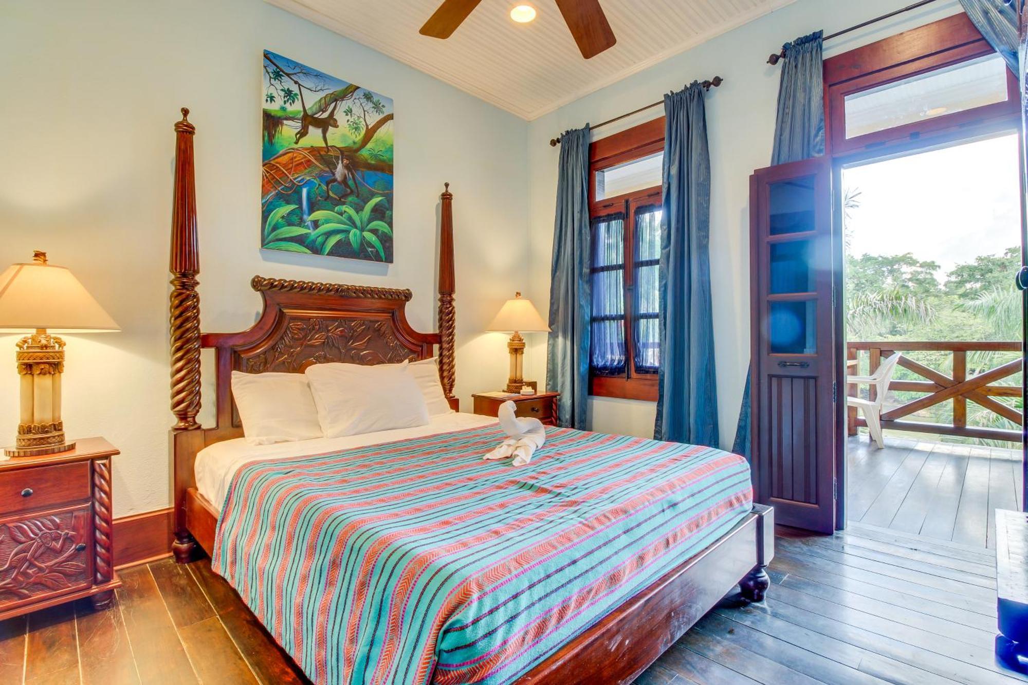 Mahogany Hall San Ignacio Ngoại thất bức ảnh