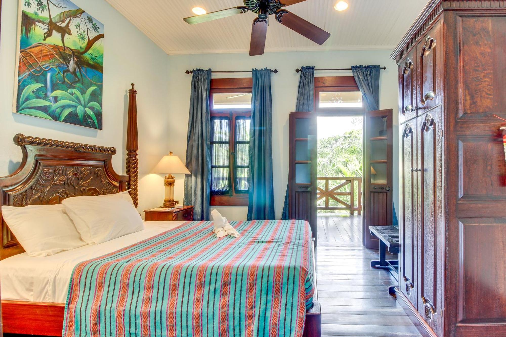 Mahogany Hall San Ignacio Ngoại thất bức ảnh
