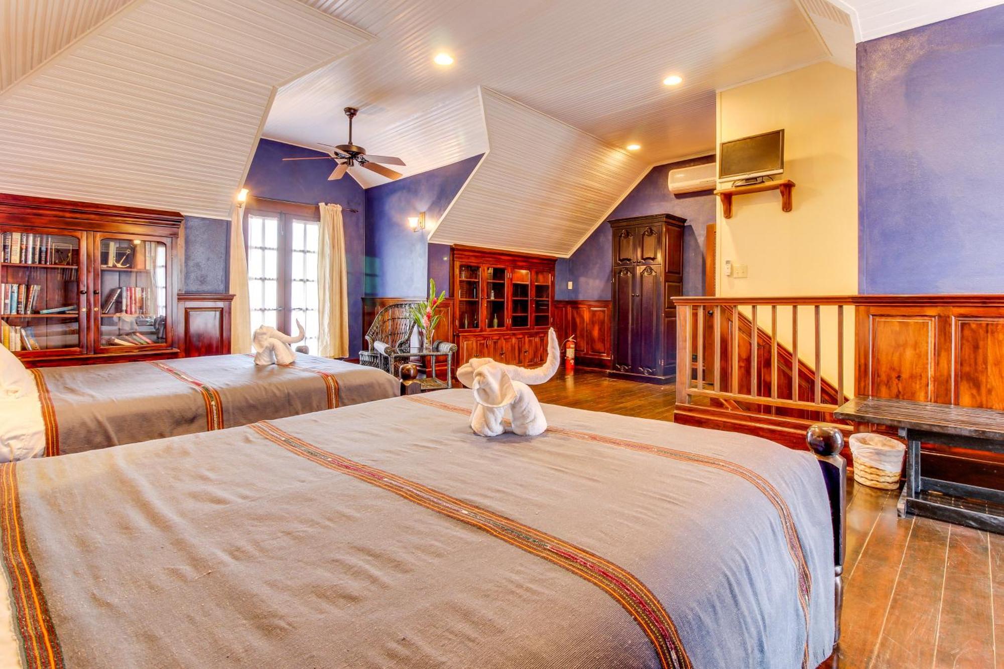 Mahogany Hall San Ignacio Ngoại thất bức ảnh
