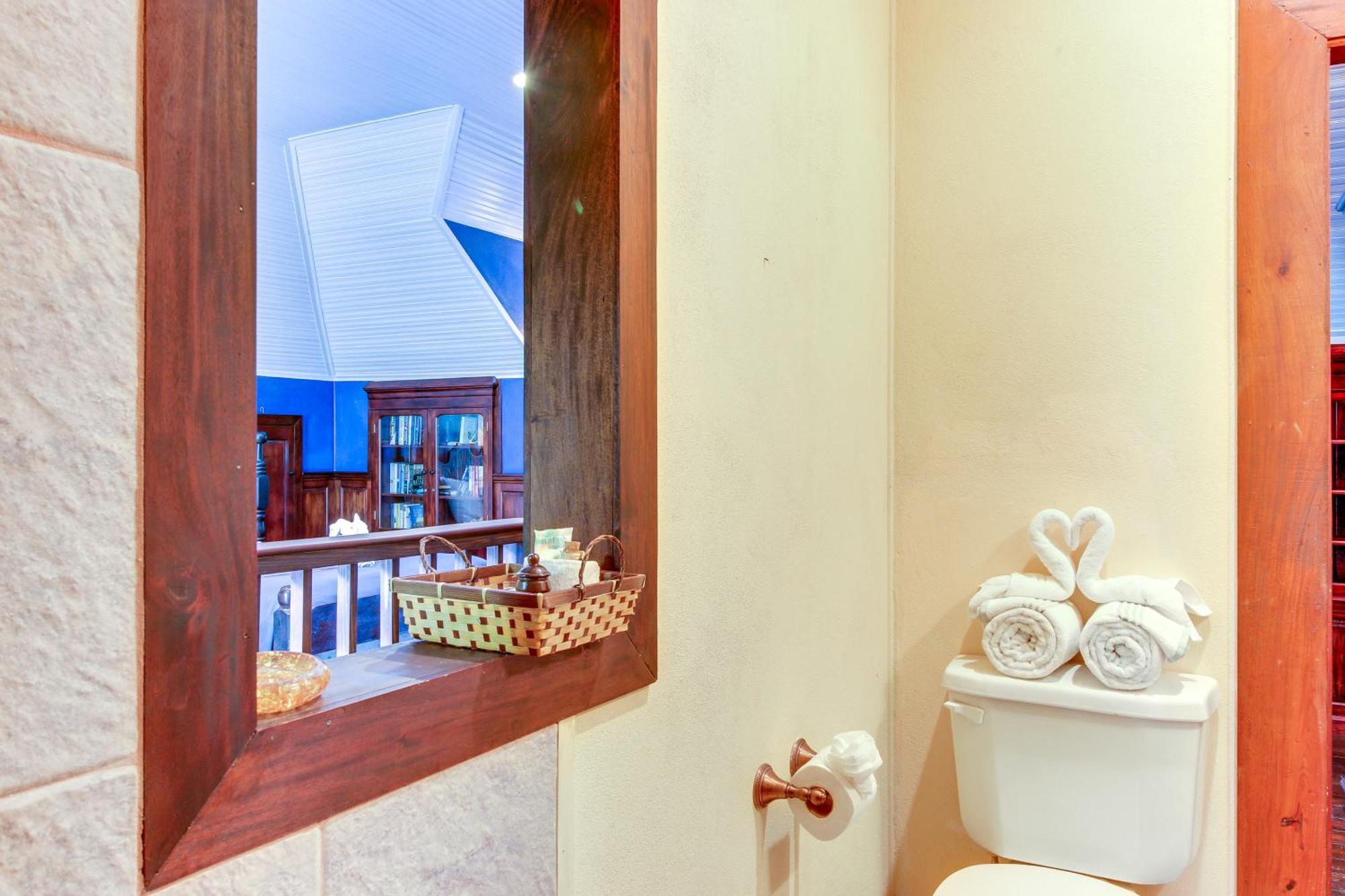 Mahogany Hall San Ignacio Ngoại thất bức ảnh