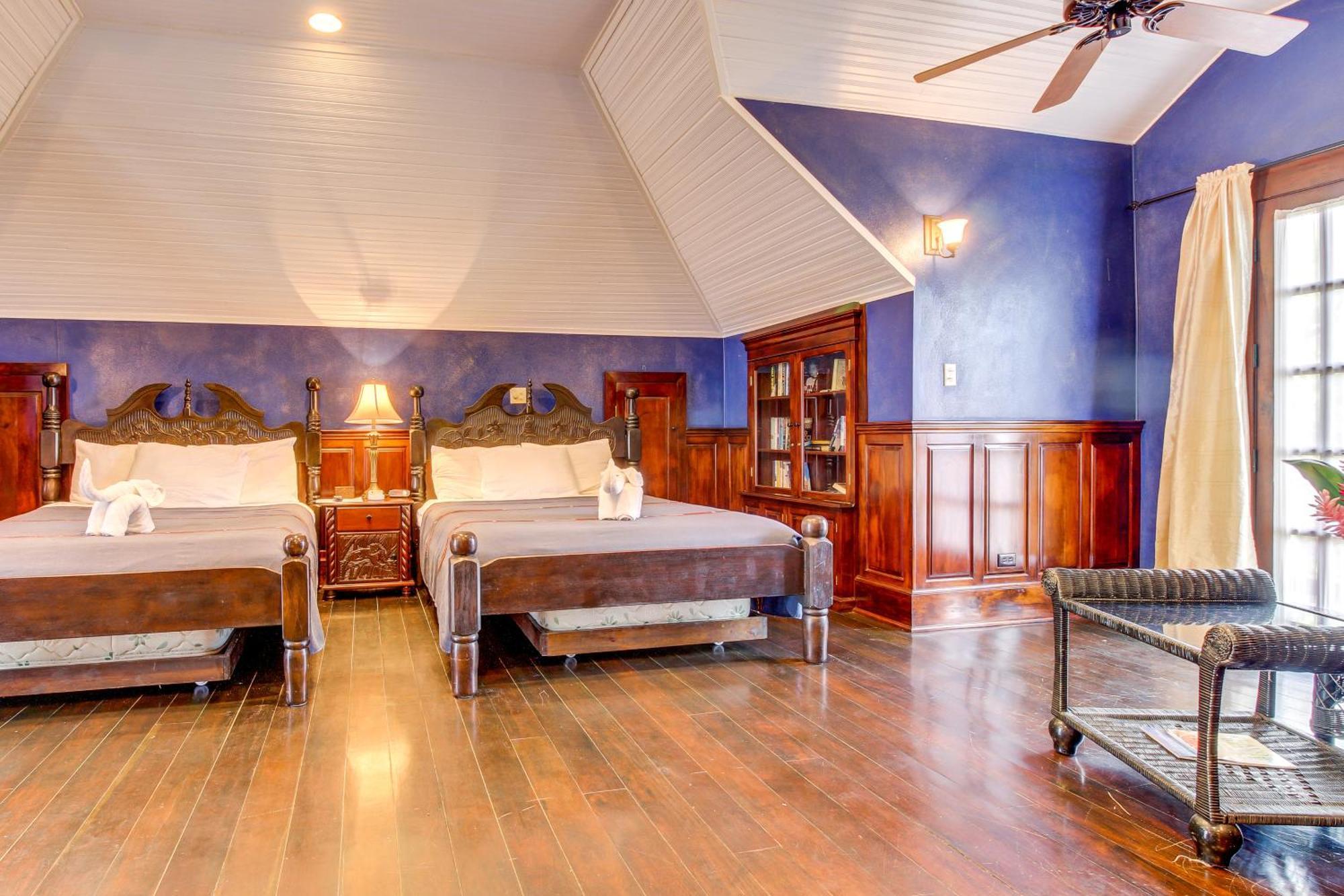 Mahogany Hall San Ignacio Ngoại thất bức ảnh