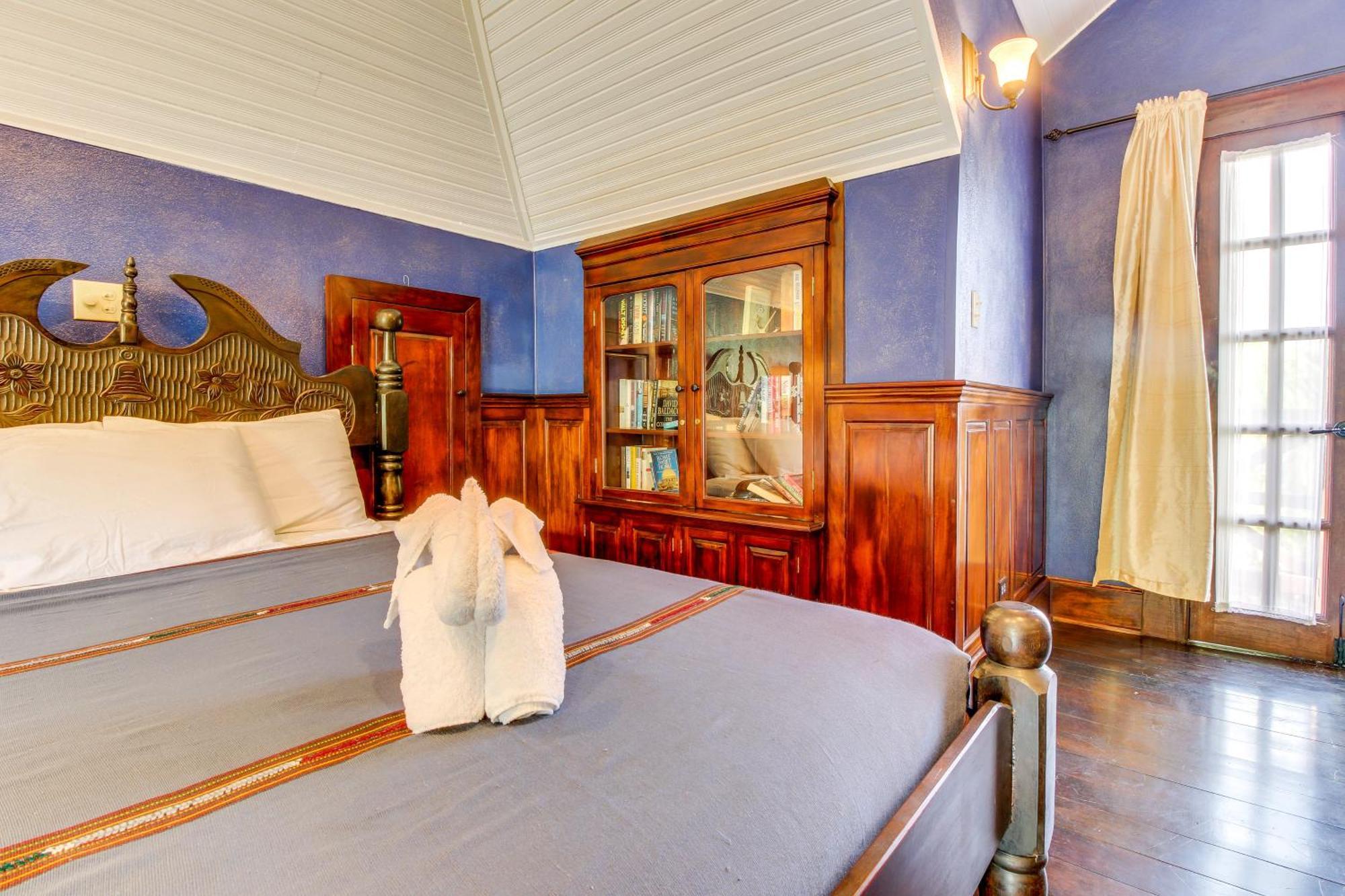 Mahogany Hall San Ignacio Ngoại thất bức ảnh