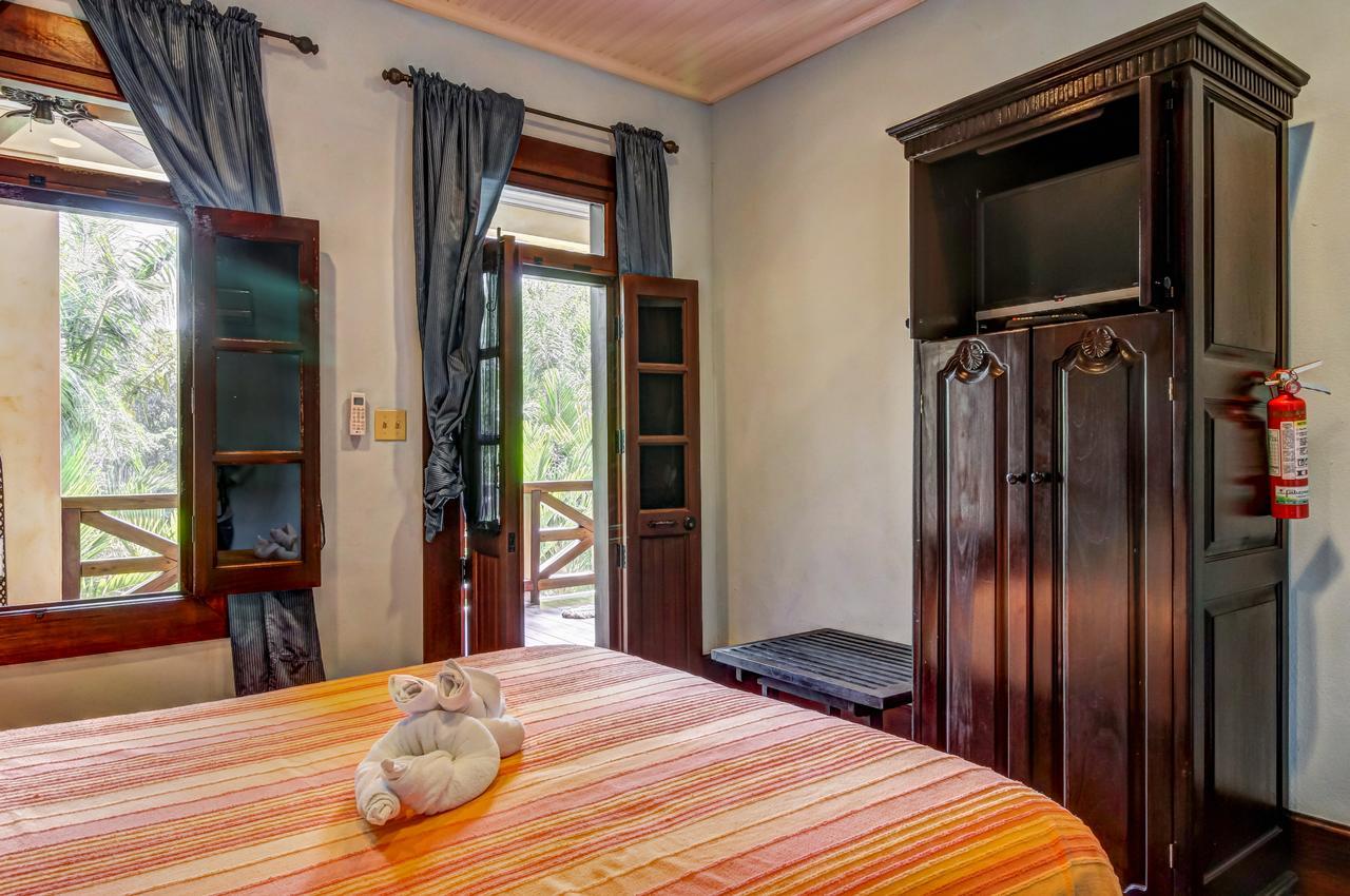 Mahogany Hall San Ignacio Ngoại thất bức ảnh