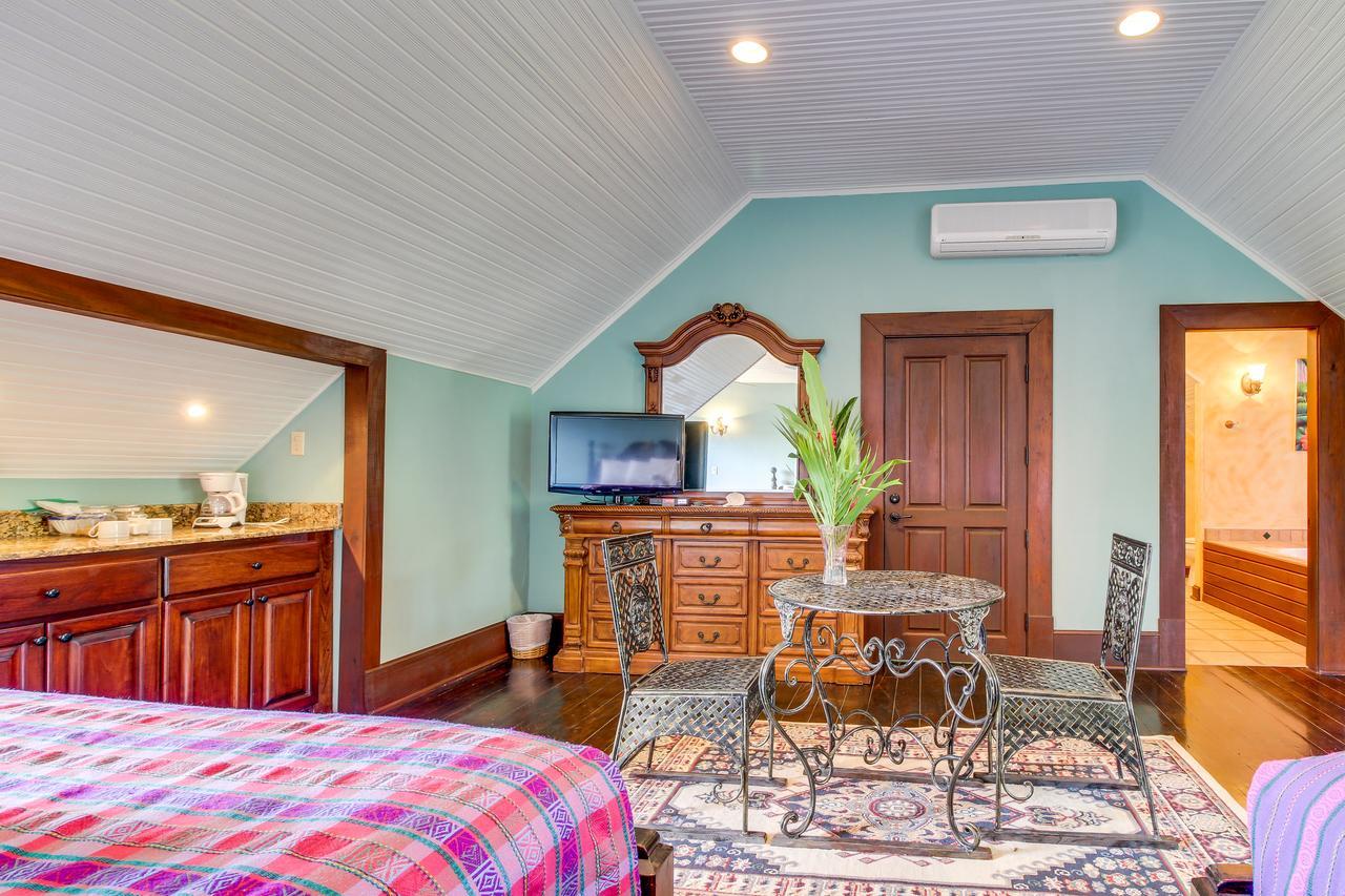 Mahogany Hall San Ignacio Ngoại thất bức ảnh