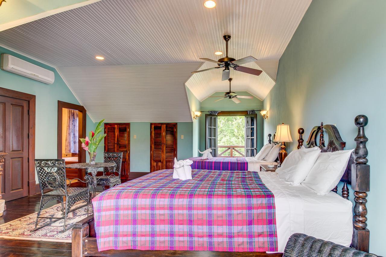 Mahogany Hall San Ignacio Ngoại thất bức ảnh