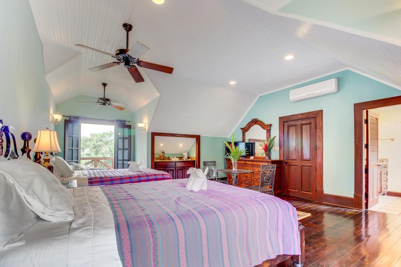 Mahogany Hall San Ignacio Ngoại thất bức ảnh