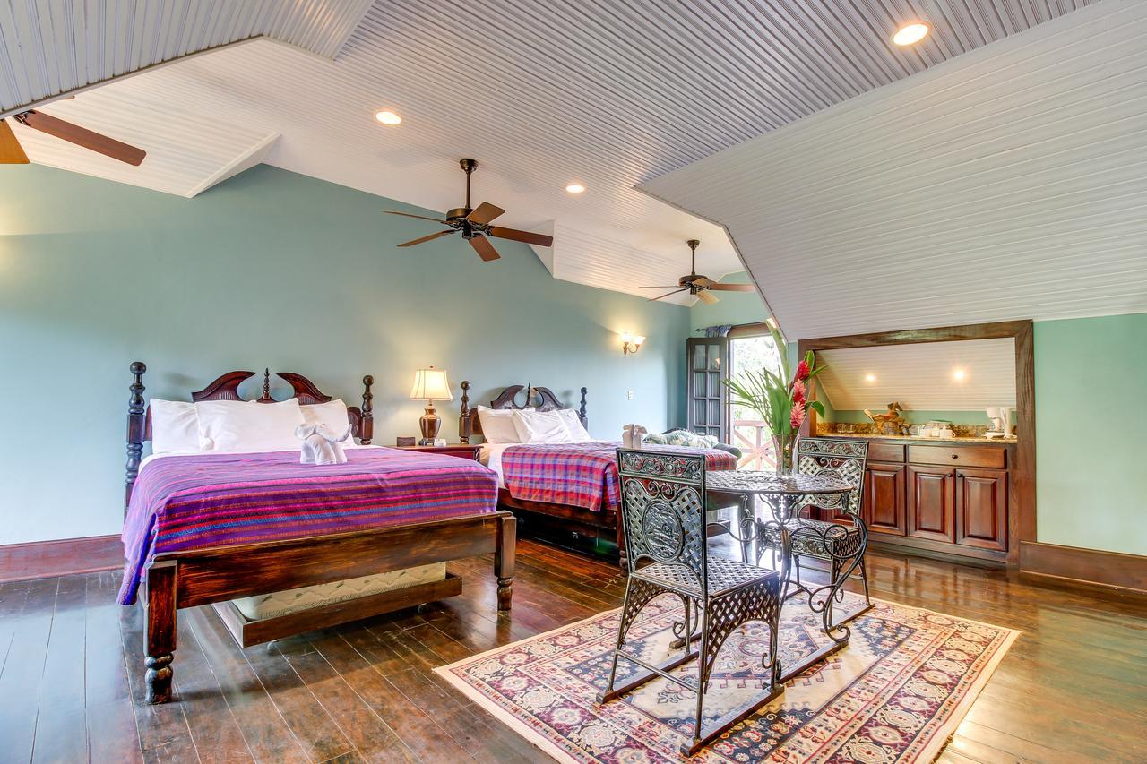Mahogany Hall San Ignacio Ngoại thất bức ảnh