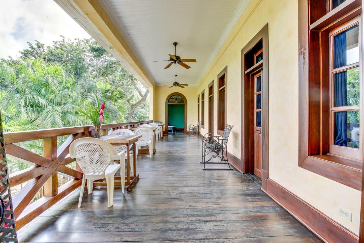 Mahogany Hall San Ignacio Phòng bức ảnh